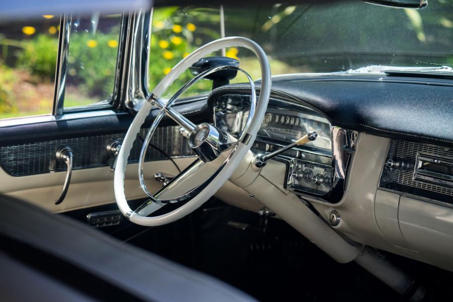 Детали интерьера Cadillac Series 62 Convertible (6267) 1956 года  (фото 24 из 52)